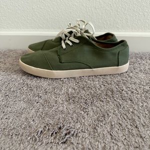 Toms men’s shoes 10M